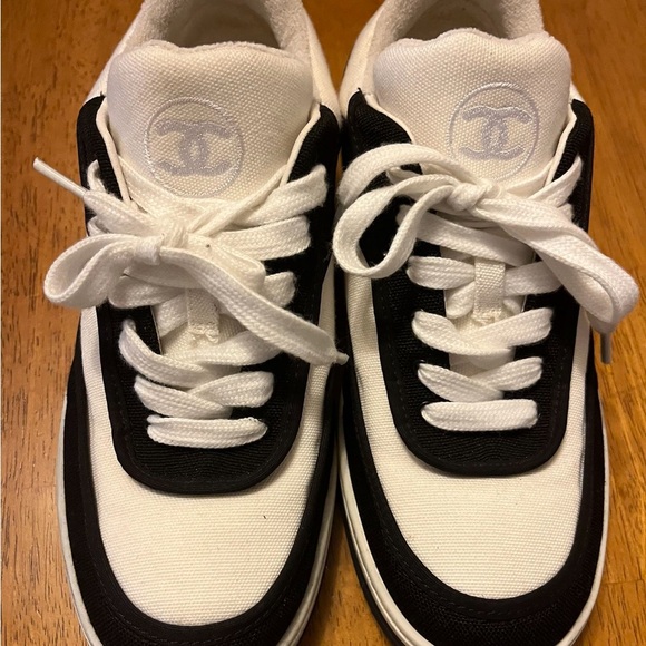 Chanel shoes! 8 1/2 Size - Picture 4 of 6